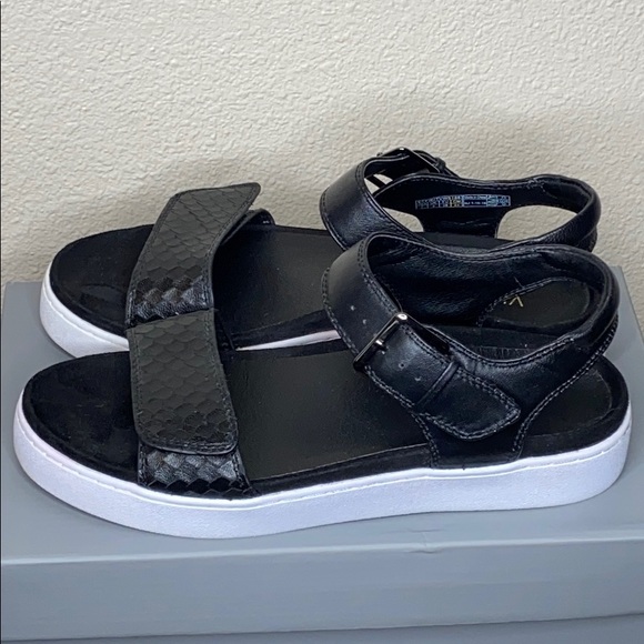 Vionic Shoes - Vionic Sandals Black Size 7 Medium Like New w/ Box